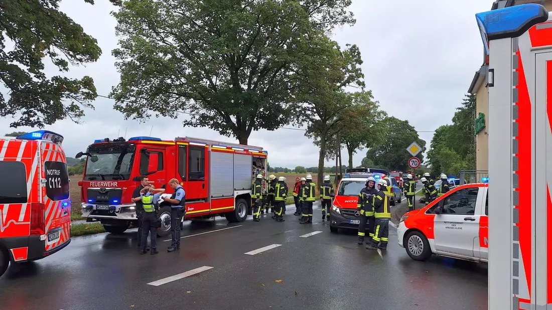 FW Sonsbeck: Busunfall in Labbeck - Bild: presseportal.de