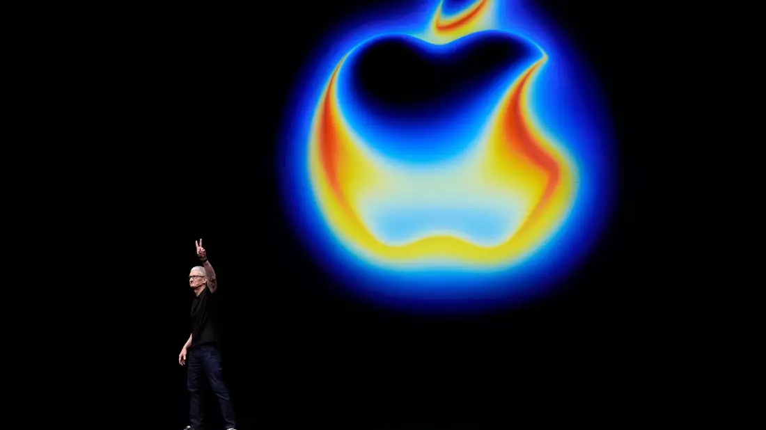 Apple-Chef Tim Cook leitete das iPhone-Event des Konzerns ein. - Bild: Godofredo A. Vásquez/AP/dpa