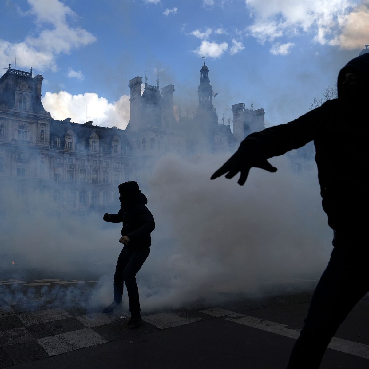Die Behörden befürchten schon lange ein Chaos und sind in Alarmbereitschaft. (Archivbild) - Foto: Lewis Joly/AP/dpa