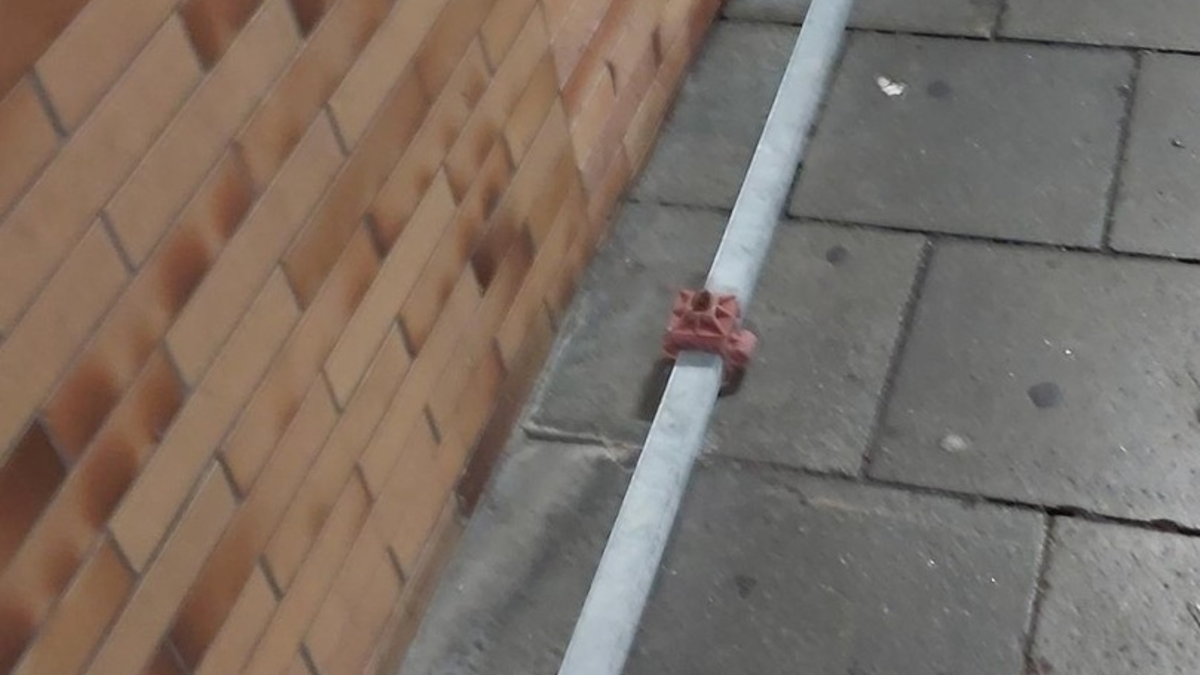 Bundespolizeidirektion München: Türscheibe eingeschlagen / Ehemalige Bundespolizeiwache beschädigt - Foto: presseportal.de