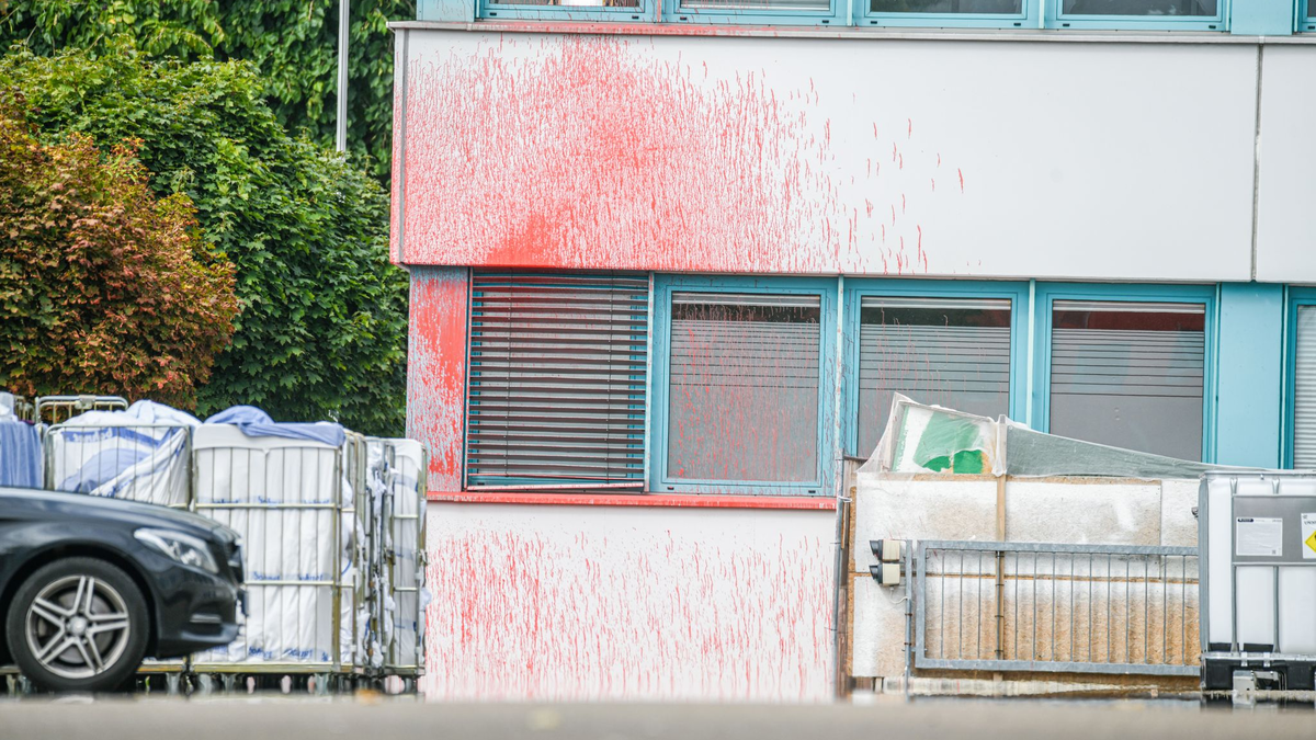 Unterstützer der Hamas nennt Israals Botschafter die Täter. - Foto: Jason Tschepljakow/dpa