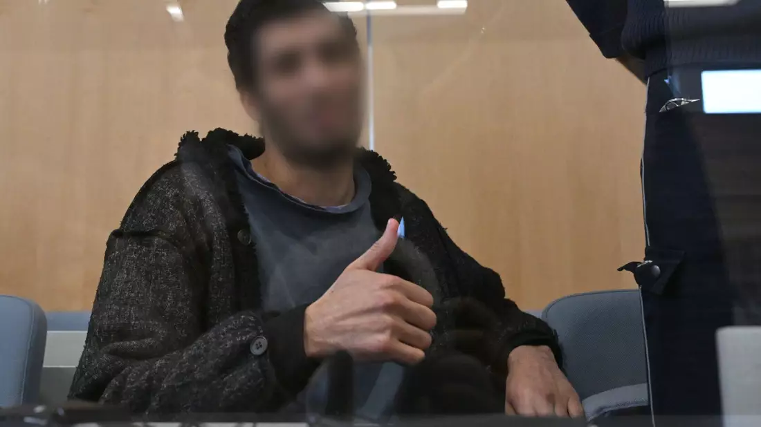 Die Richter verurteilten den Syrer zu lebenslanger Haft, stellten die besondere Schwere seiner Schuld fest und ordneten die anschließende Sicherungsverwahrung an.  - Bild: Federico Gambarini/dpa