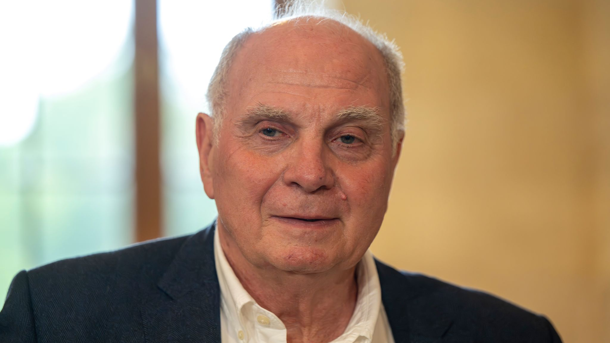 Bayerns Ministerpräsident Markus Söder empfängt die Bayern-Meisterteams der Frauen und Männer. - Foto: Peter Kneffel/dpa