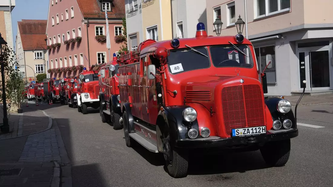 FWV BW: 11. Landesfeuerwehr-Oldtimertreffen Von Löschfahrzeug bis Drehleiter: Nostalgie-Zauber in Winnenden - Bild: presseportal.de