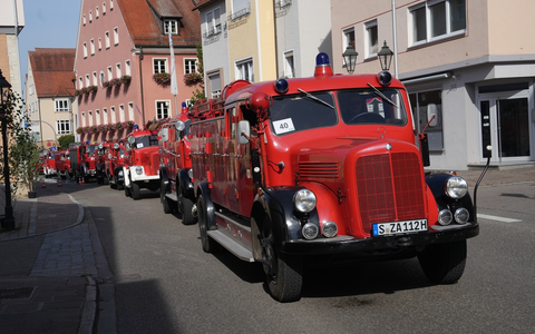 FWV BW: 11. Landesfeuerwehr-Oldtimertreffen Von Löschfahrzeug bis Drehleiter: Nostalgie-Zauber in Winnenden - Foto: presseportal.de