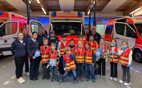 FW Finnentrop: Lenhauser Löschkids besuchen Rettungswache Finnentrop - Foto: presseportal.de