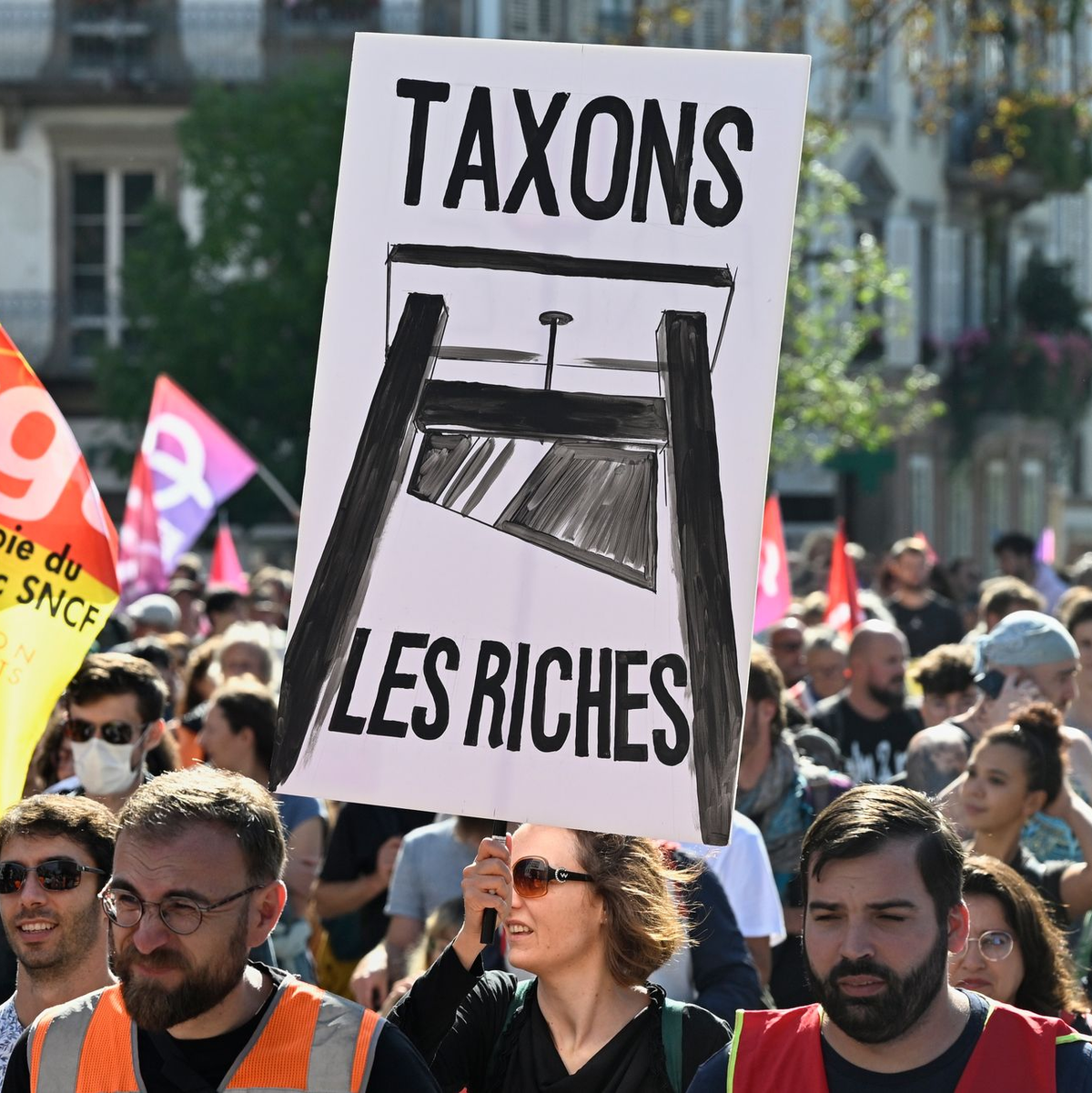 Landesweit fanden heute in Frankreich Kundgebungen und Protestaktionen statt. - Foto: Pascal Bastien/AP/dpa