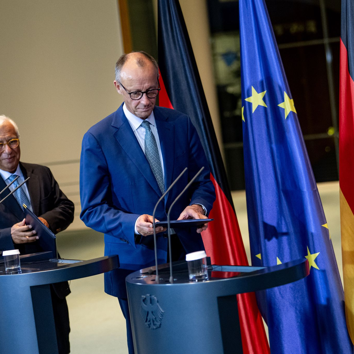 Bundeskanzler Merz will sich noch nicht zu Israel-Sanktionen positionieren.  - Foto: Fabian Sommer/dpa