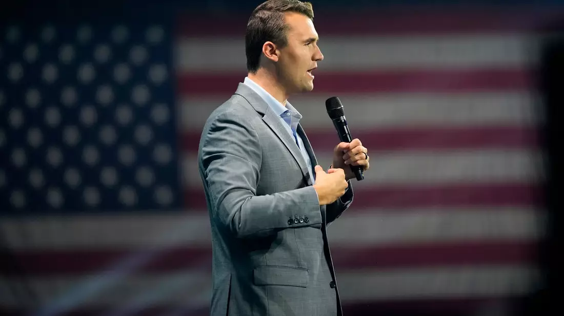 Der Podcaster ist nach den Worten von US-Präsident Trump angeschossen worden. (Archivbild) - Bild: Alex Brandon/AP/dpa