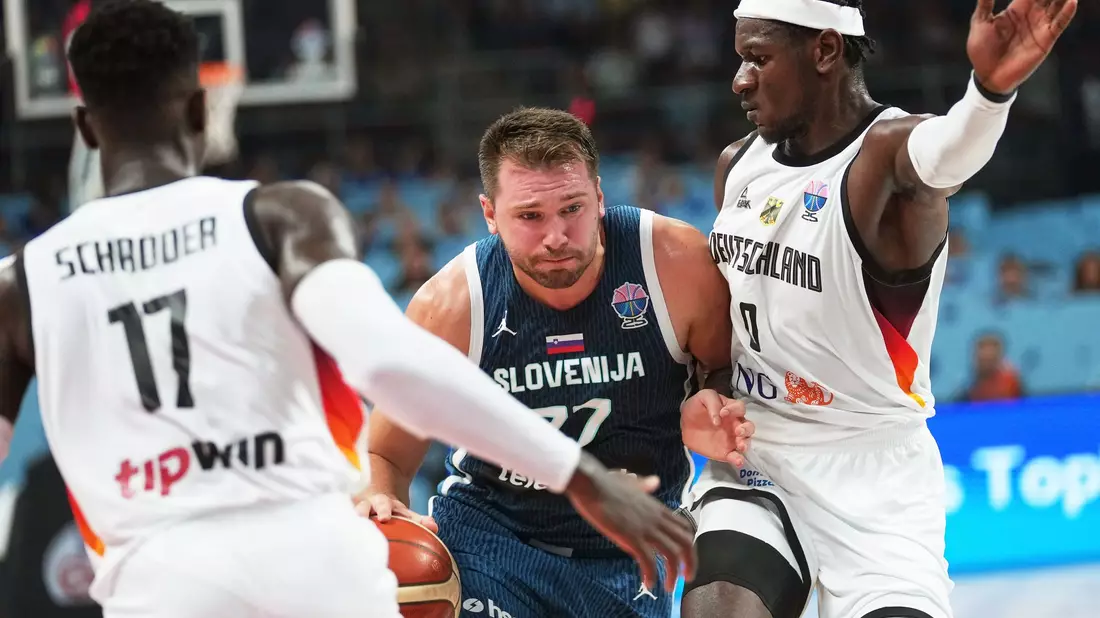 Franz Wagner will mit Deutschlands Basketballern endlich wieder ein wichtiges Spiel gewinnen. - Bild: Sergei Grits/AP/dpa