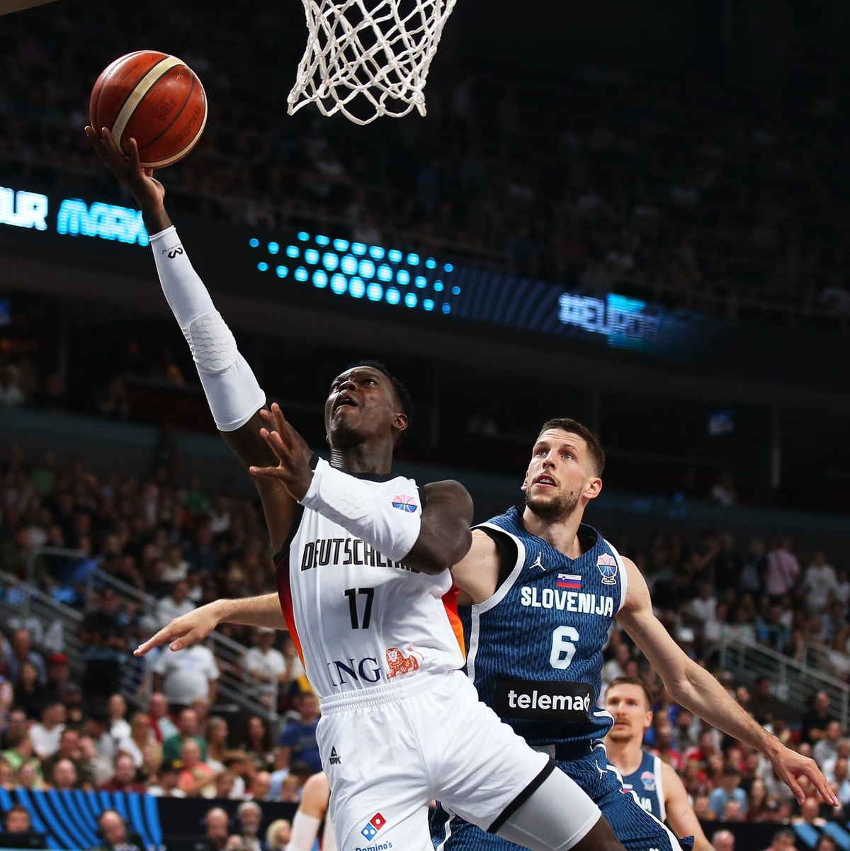 Die starke deutsche Bank ist ein Grund für die Erfolge der Basketballer bei der EM. - Foto: Matthias Stickel/dpa