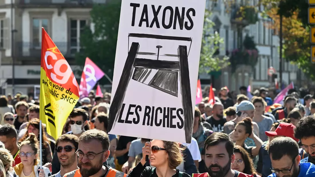 Landesweit fanden heute in Frankreich Kundgebungen und Protestaktionen statt. - Bild: Pascal Bastien/AP/dpa