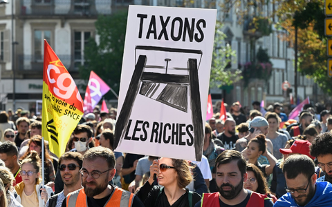 Landesweit fanden heute in Frankreich Kundgebungen und Protestaktionen statt. - Foto: Pascal Bastien/AP/dpa