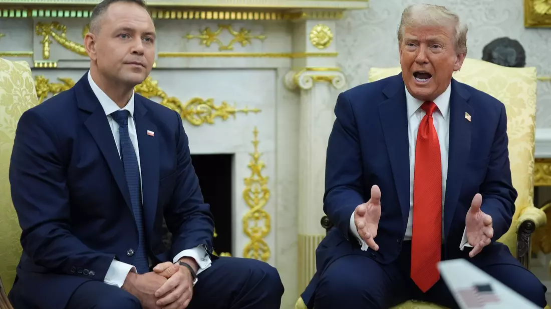 Der rechtskonservative polnische Präsident Nawrocki hat einen guten Draht zu Donald Trump. - Bild: Evan Vucci/AP/dpa