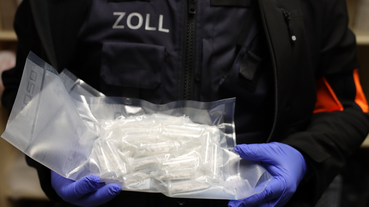 LKA-RP: Mutmaßliche Darknetdealer-Gruppierung zerschlagen - Gemeinsame Pressemitteilung der Generalstaatsanwaltschaft Koblenz, des Zollfahndungsamts Frankfurt am Main und des LKA Rheinland-Pfalz - Foto: presseportal.de