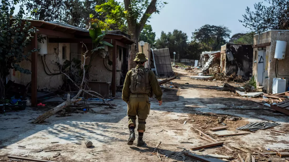 Zerstörung im Kibbuz Kfar Aza nach dem 7. Oktober 2023. (Archivbild) - Bild: Ilia Yefimovich/dpa
