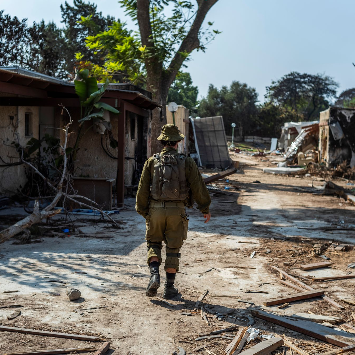 Zerstörung im Kibbuz Kfar Aza nach dem 7. Oktober 2023. (Archivbild) - Foto: Ilia Yefimovich/dpa