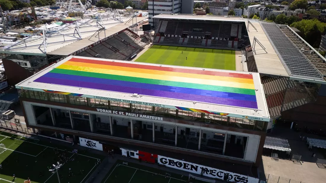 LichtBlick und der FC St. Pauli eröffnen weltweit erste Regenbogen-Solaranlage - Bild: presseportal.de