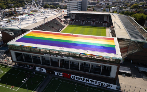 LichtBlick und der FC St. Pauli eröffnen weltweit erste Regenbogen-Solaranlage - Foto: presseportal.de