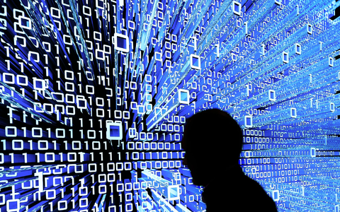 Für viele Menschen in Deutschland ist Künstliche Intelligenz (KI) längst Teil ihres Arbeitsalltags. (Symbolbild) - Foto: Peter Steffen/dpa Für viele Menschen in Deutschland ist Künstliche Intelligenz (KI) längst Teil ihres Arbeitsalltags. (Symbolbild) - Foto: Peter Steffen/dpa