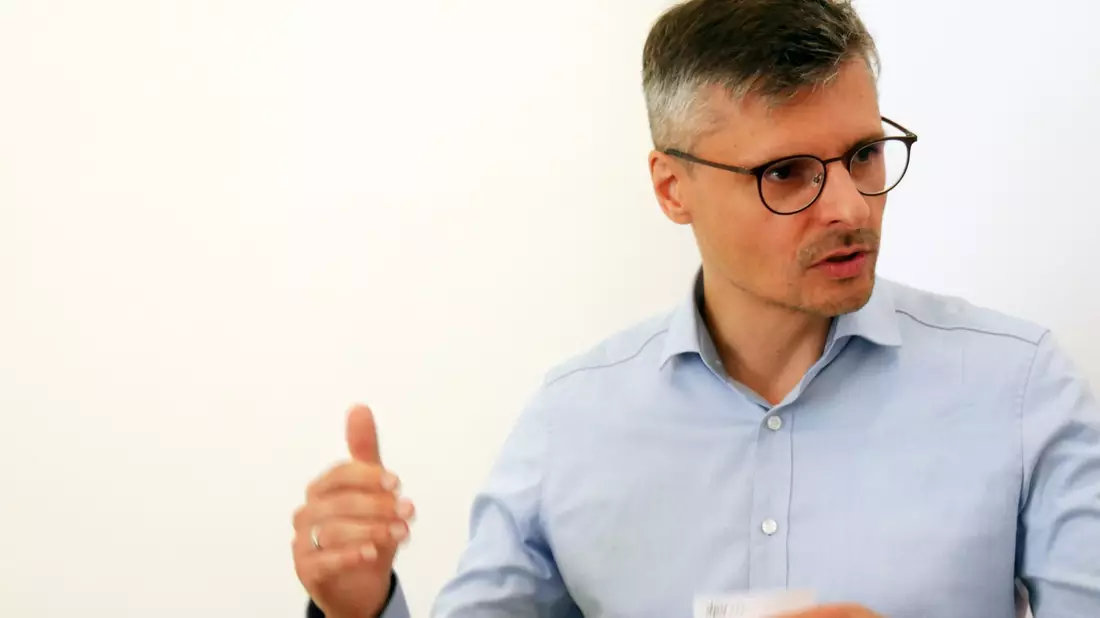 Anwalt Baumeister sieht die Datensammlung als illegal, Meta widerspricht.  - Bild: Albert Otti/dpa