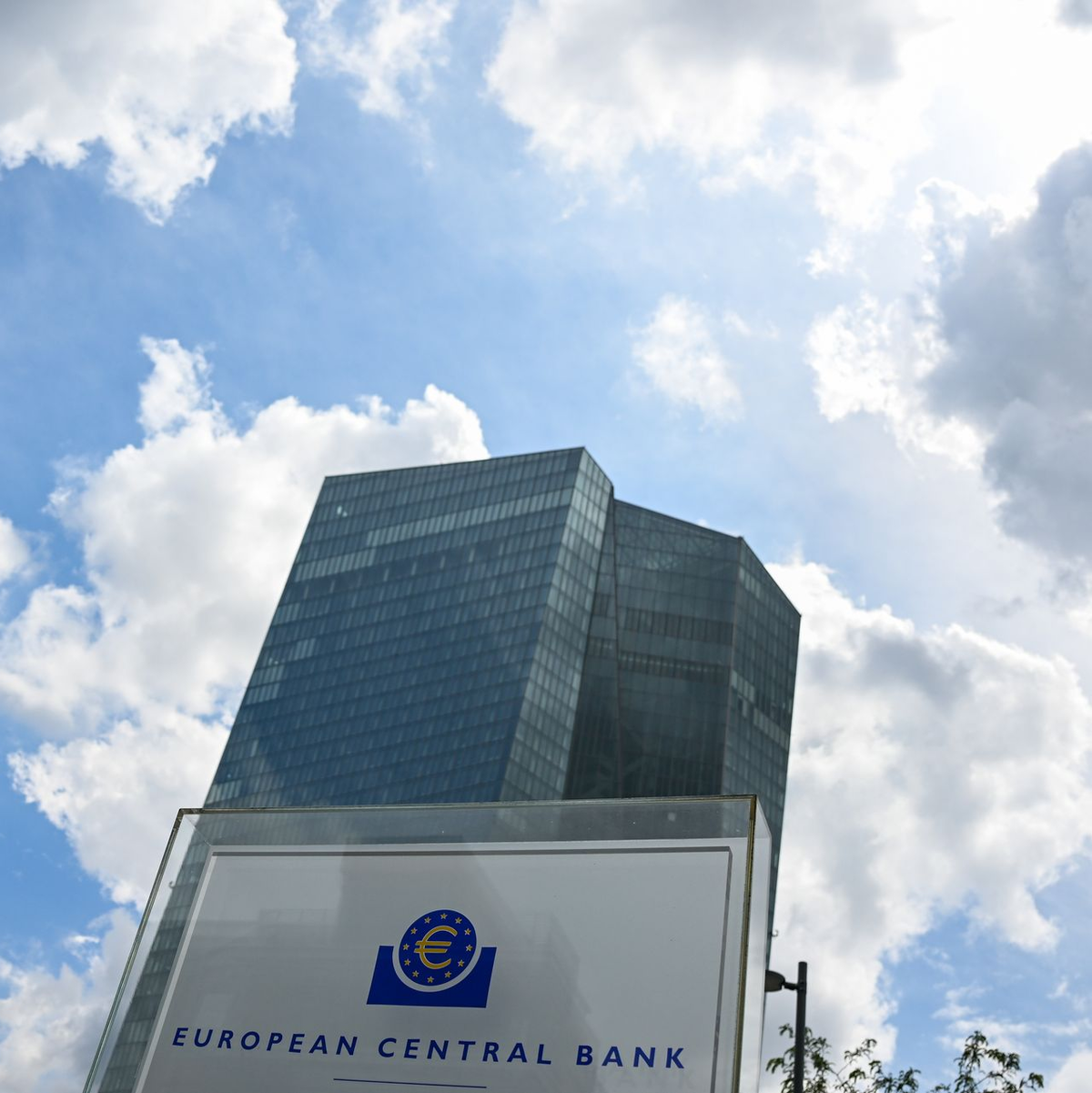 Hauptziel der Notenbank sind stabile Preise im Euroaum. (Archivbild) - Foto: Arne Dedert/dpa