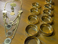 HZA-UL: Türkei-Urlauber schmuggeln massenweise Goldschmuck/Zollkontrollen zum Ferienende - Foto: presseportal.de