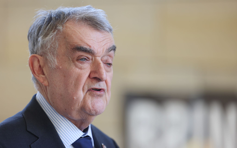 Der Minister informiert über den Fall des mutmaßlichen Messerangreifers am Essener Berufskolleg. (Archivbild) - Foto: David Young/dpa