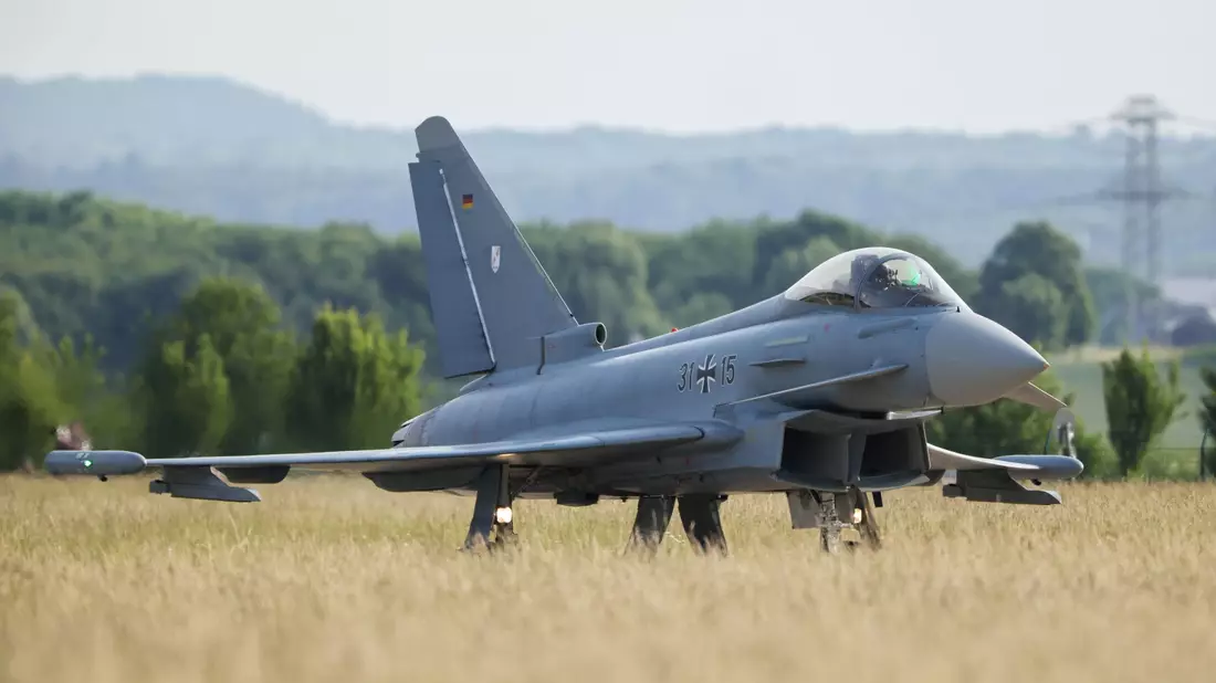 Deutschland verstärkt seine Beteiligung am Schutz der Nato-Ostgrenze. (Archivbild) - Bild: Christoph Reichwein/dpa
