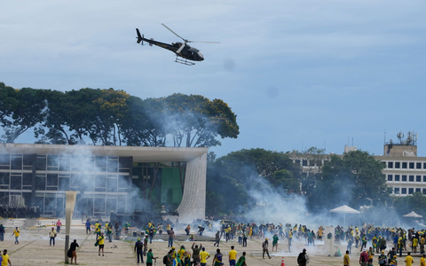 Anhänger Bolsonaros stürmen den Kongress, das Oberste Gericht und den Präsidentenpalast in Brasília. (Archivbild) - Foto: Eraldo Peres/AP/dpa