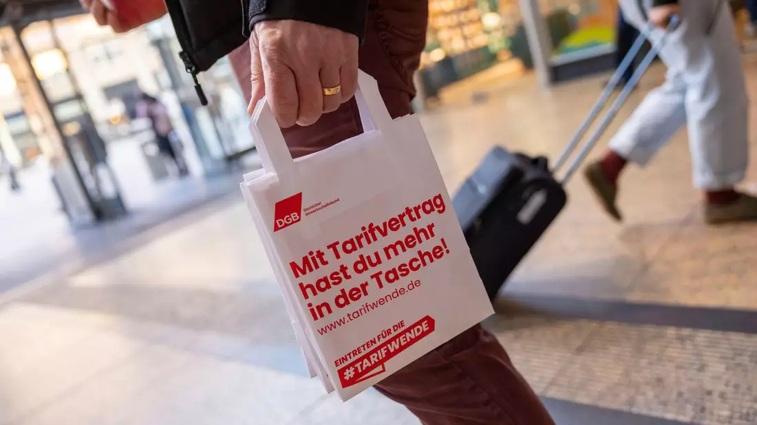 Bei vielen Arbeitgebern kommen Tarifverträge zum Leidwesen der Gewerkschaften nicht in die Tüte (Archivbild). - Bild: Thomas Banneyer/dpa