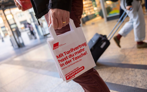 Bei vielen Arbeitgebern kommen Tarifverträge zum Leidwesen der Gewerkschaften nicht in die Tüte (Archivbild). - Foto: Thomas Banneyer/dpa