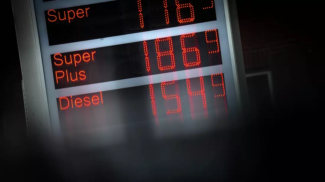 Die Inflationsrate ohne die stark schwankenden Preise für Lebensmittel und Energie hält sich hartnäckig erhöht. - Bild: Sina Schuldt/dpa
