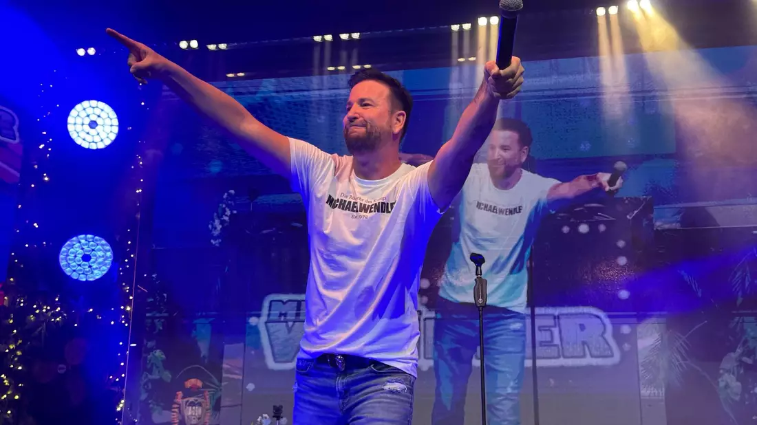 «Sie liebt den DJ»: Wendler präsentierte im «Megapark» seine Hits. - Bild: privat/dpa