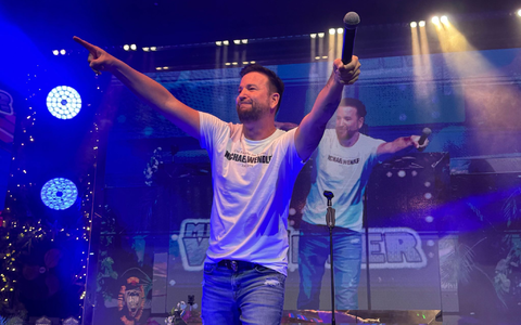 «Sie liebt den DJ»: Wendler präsentierte im «Megapark» seine Hits. - Foto: privat/dpa