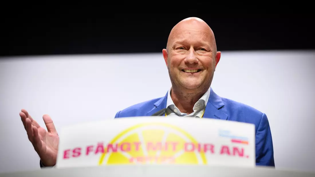 Thüringens Ex-Kurzzeitministerpräsident Thomas Kemmerich verlässt die FDP. (Archivbild) - Bild: Bernd von Jutrczenka/dpa