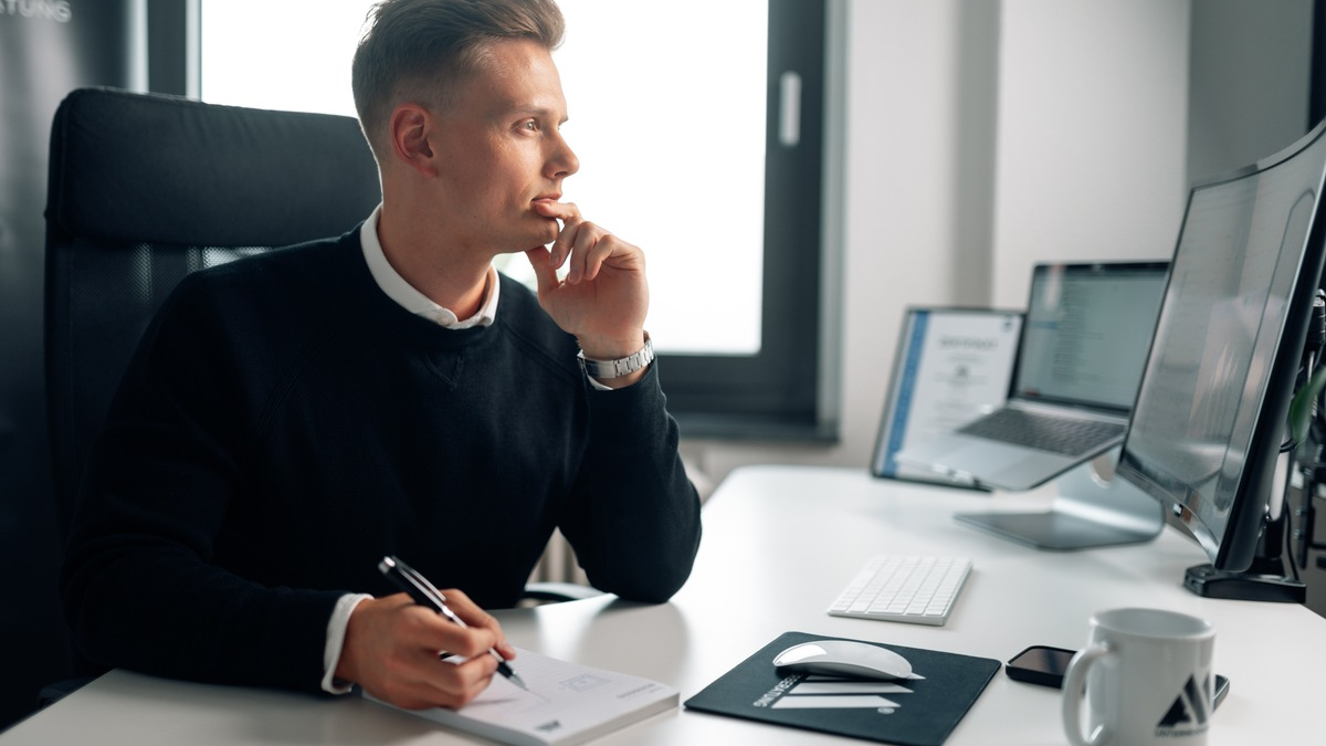 Marvin Flenche von umsatz.io: 7 CRM-Fehler, die jeden Vertrieb ausbremsen – und wie du sie sofort behebst - Foto: presseportal.de