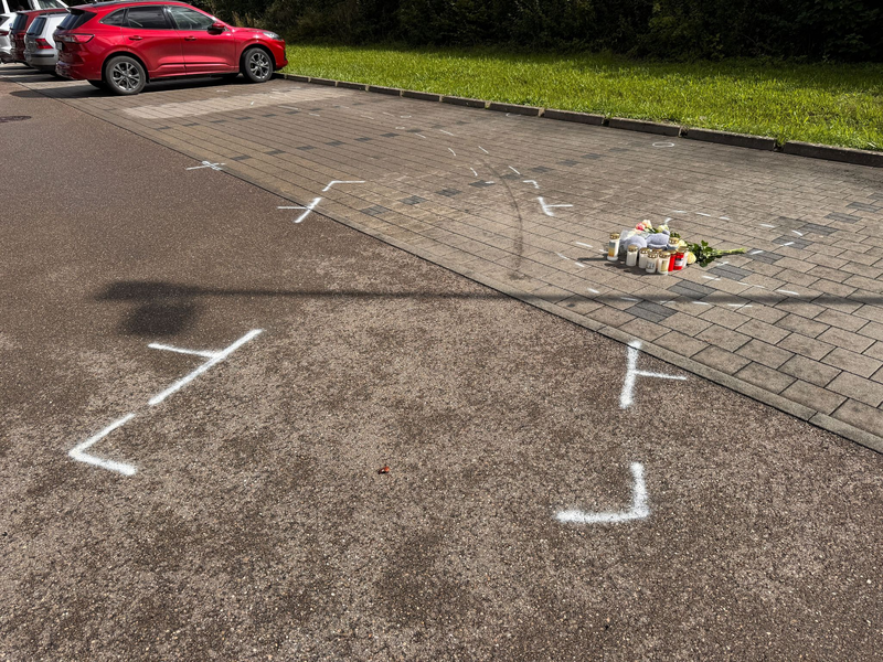 Ein junger Mann soll im Norden Baden-Württembergs einen Zwölfjährigen mit dem Auto angefahren und getötet haben.  - Foto: Marijan Murat/dpa