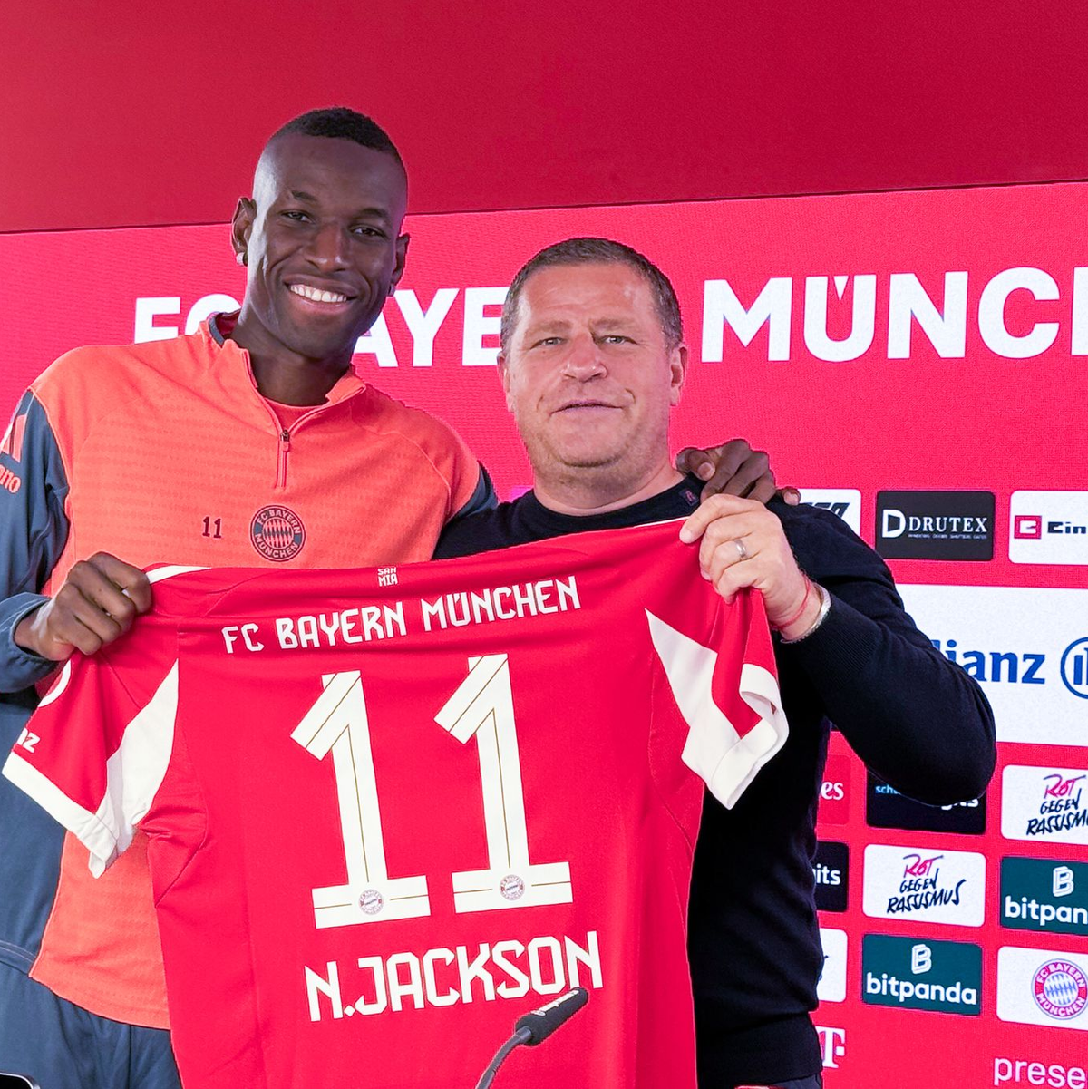 Jackson (l.) wird im Bayern-Trikot mit der 11 auflaufen. - Foto: Klaus Bergmann/dpa