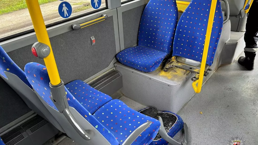 POL-PASTKL: Schulbus aus dem Verkehr gezogen - Bild: presseportal.de