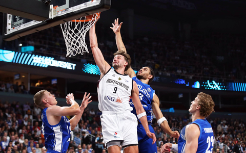 Dennis Schröder will die deutschen Basketballer auch zum EM-Titel führen. - Foto: Matthias Stickel/dpa