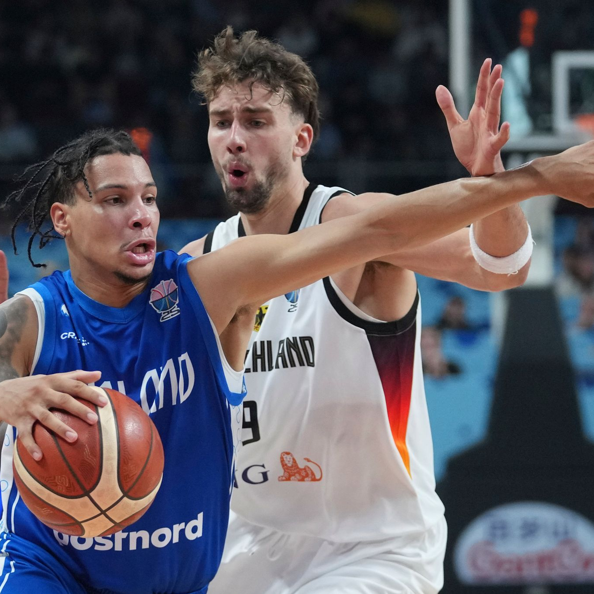 Schröder überragte gegen Finnland. - Foto: Sergei Grits/AP/dpa