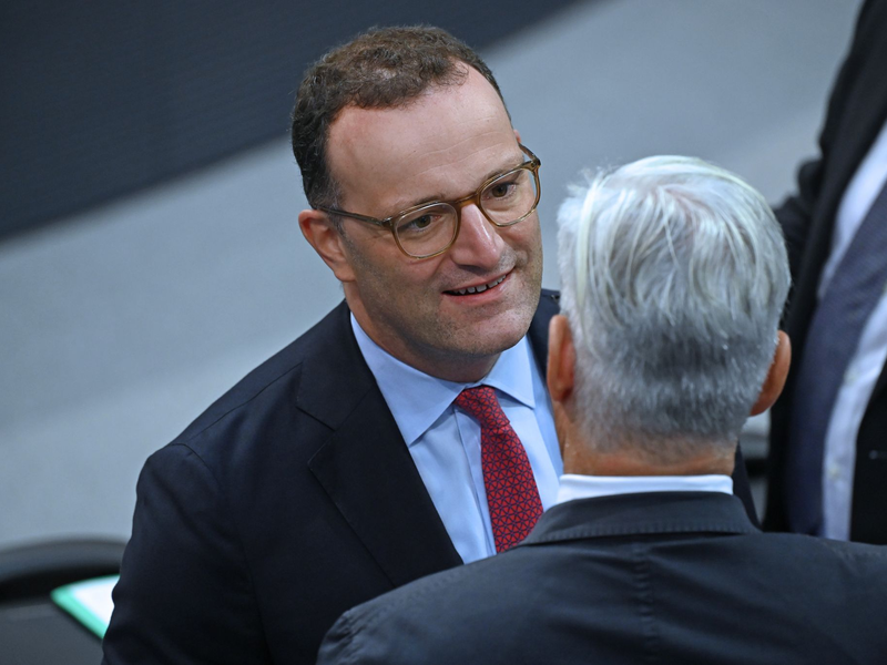 Unionsfraktionschef Spahn hat eine Debatte über die Vermögensverteilung angestoßen. - Foto: Helena Dolderer/dpa