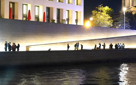 Beim Humboldt Forum ist es erneut zu einer Auseinandersetzung mit Verletzten gekommen. - Foto: Pierce Adler/dpa