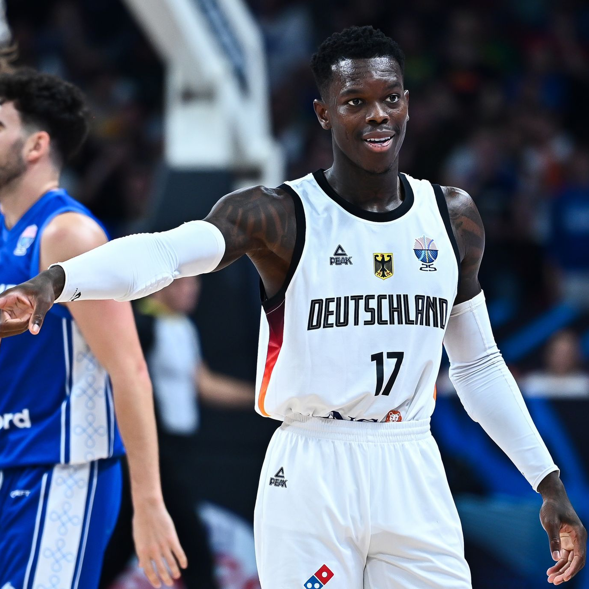 Da geht's lang! Dennis Schröder hat die deutschen Basketballer ins Finale geführt. - Foto: Stefanos Kyriazis/LiveMedia-IPA/ZUMA Press Wire/dpa