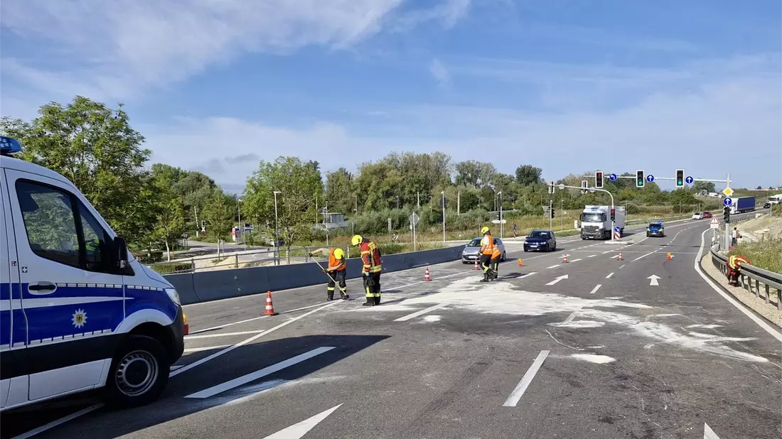 FW Reichenau: Verkehrsunfall nach Kollision von zwei PKW, B33 - Reichenau/Hegne - Bild: presseportal.de