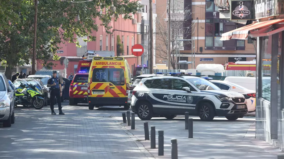 Bei der Explosion in einem dreistöckigen Gebäude in Madrid wurden ein Lokal und eine Bar im Erdgeschoss zerstört sowie darüberliegende Wohnungen beschädigt. - Bild: Gustavo Valiente/EUROPA PRESS/dpa