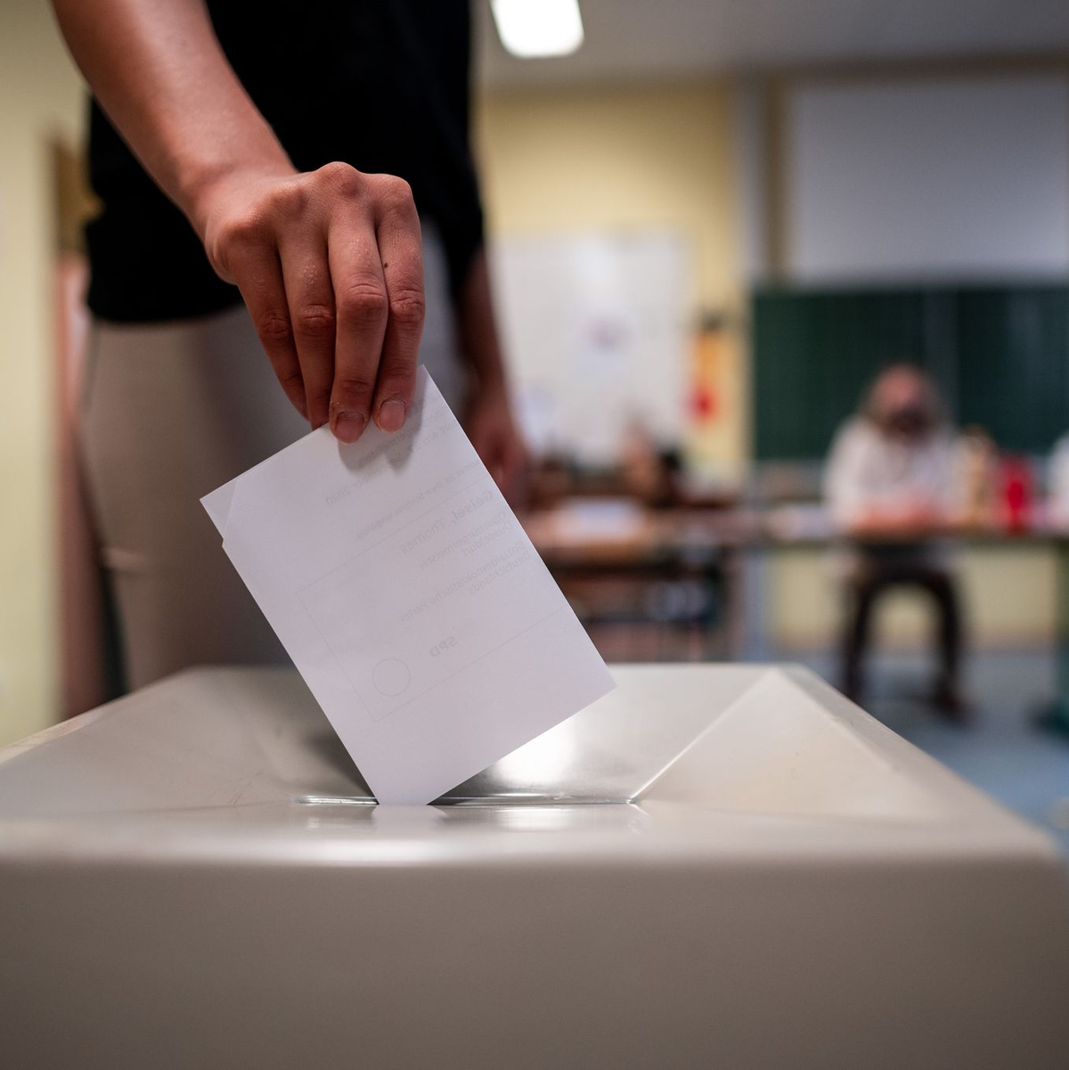Wahlen in Nordrhein-Westfalen werden stets mit besonders großer Spannung beobachtet: Wie verschieben sich die Gewichte zwischen den Parteien? (Archivbild) - Foto: Fabian Strauch/dpa
