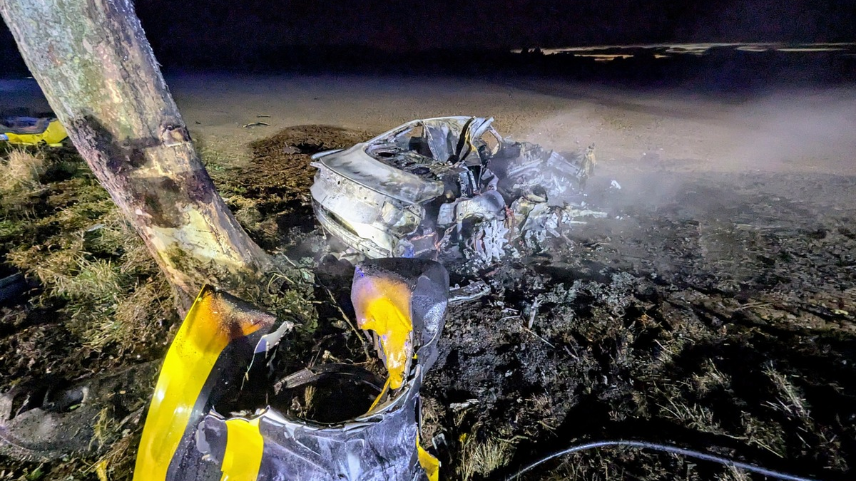 FW-KLE: Verkehrsunfall mit drei Todesopfern in Bedburg-Hau - Foto: presseportal.de