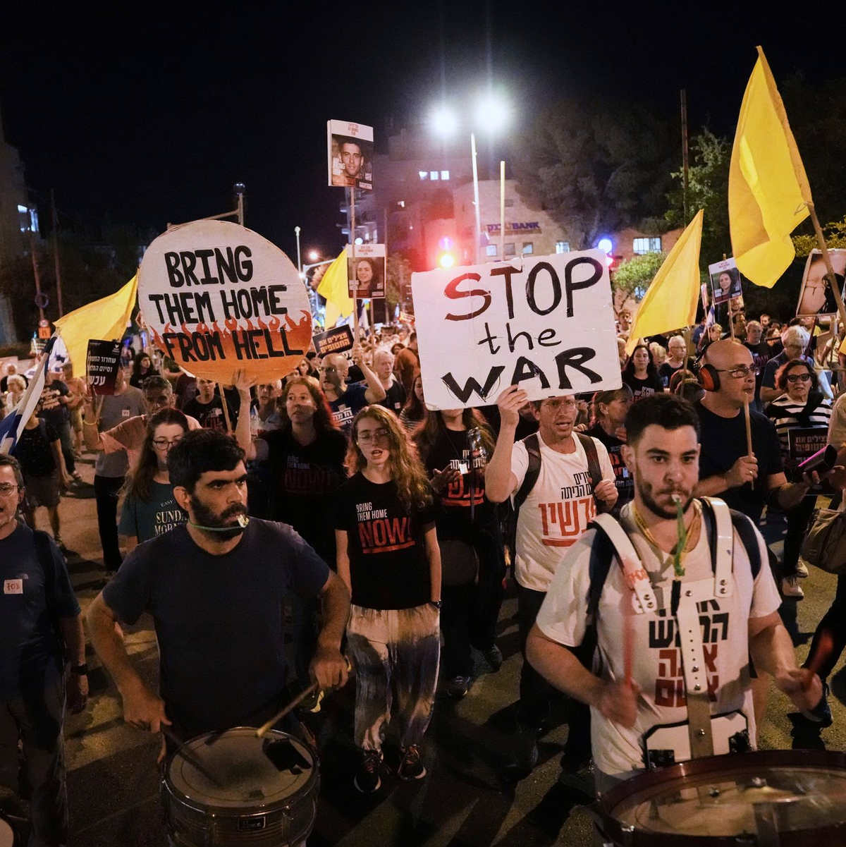 Angehörige der Geiseln in Gaza werfen Israels Premier Netanjahu vor, ein Abkommen zu sabotieren.   - Foto: Mahmoud Illean/AP/dpa
